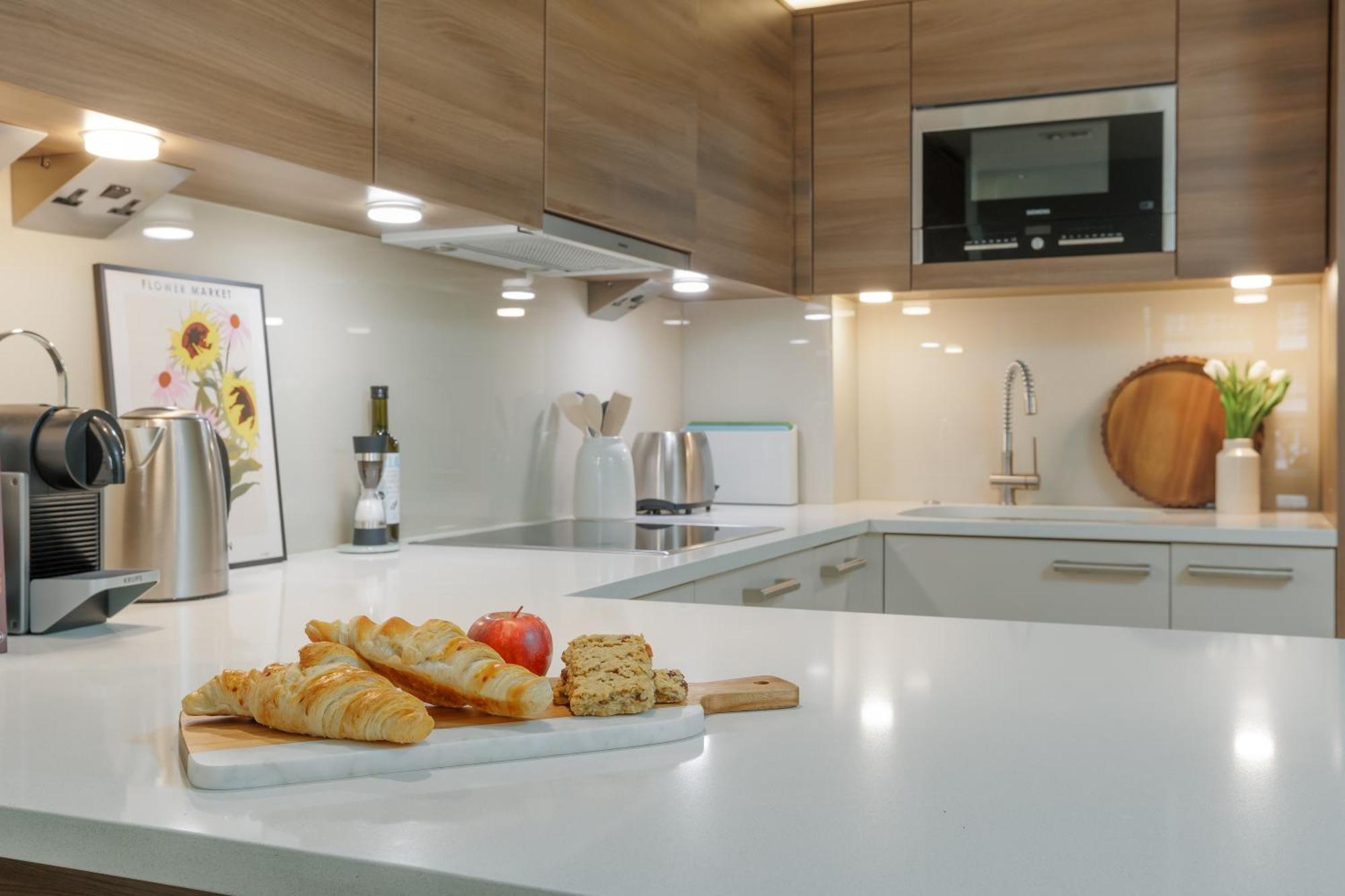 Starhost Residences - Spacious 1-bedroom With Balcony Londres