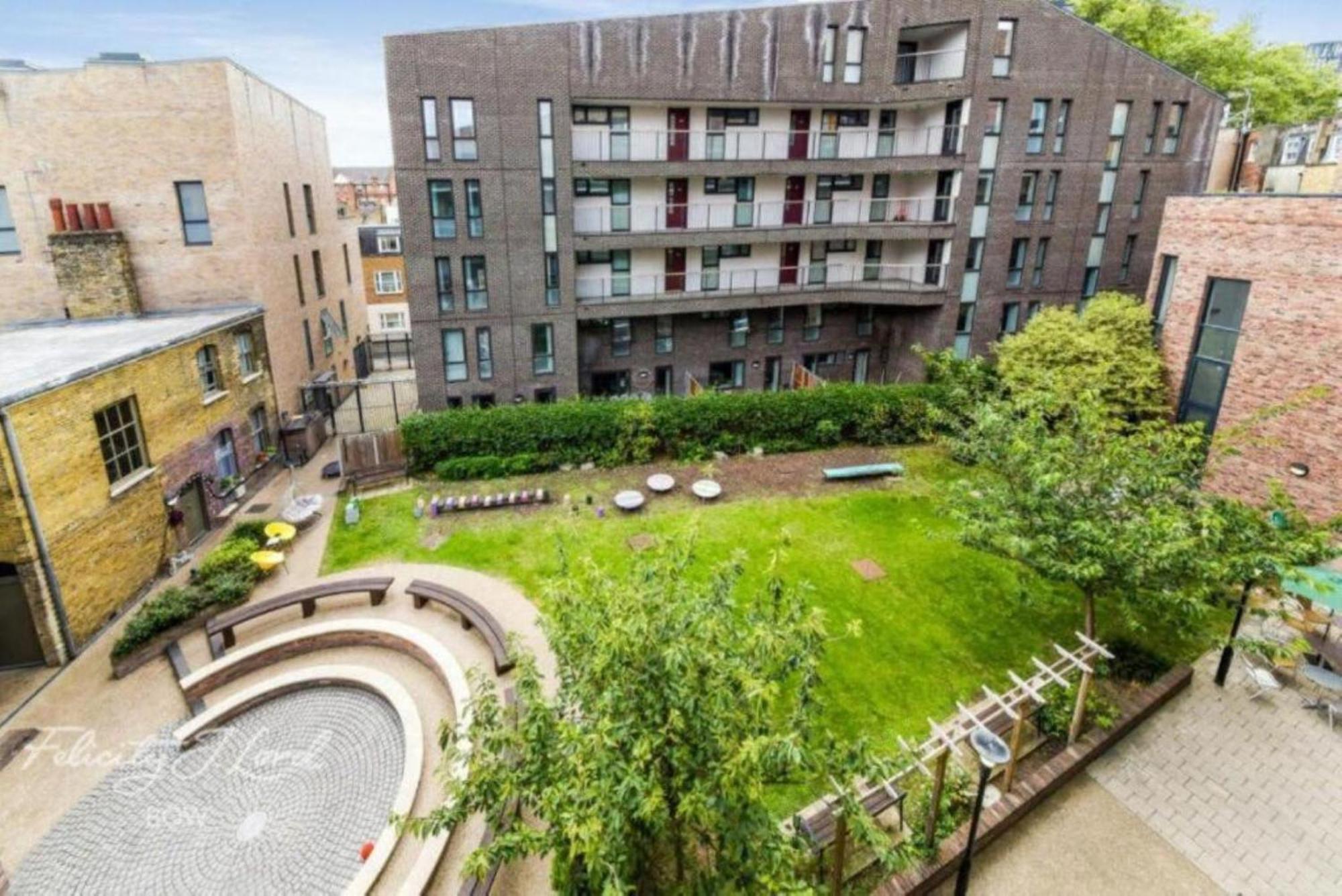 Spacious 2 Bedroom With Balcony * Londres