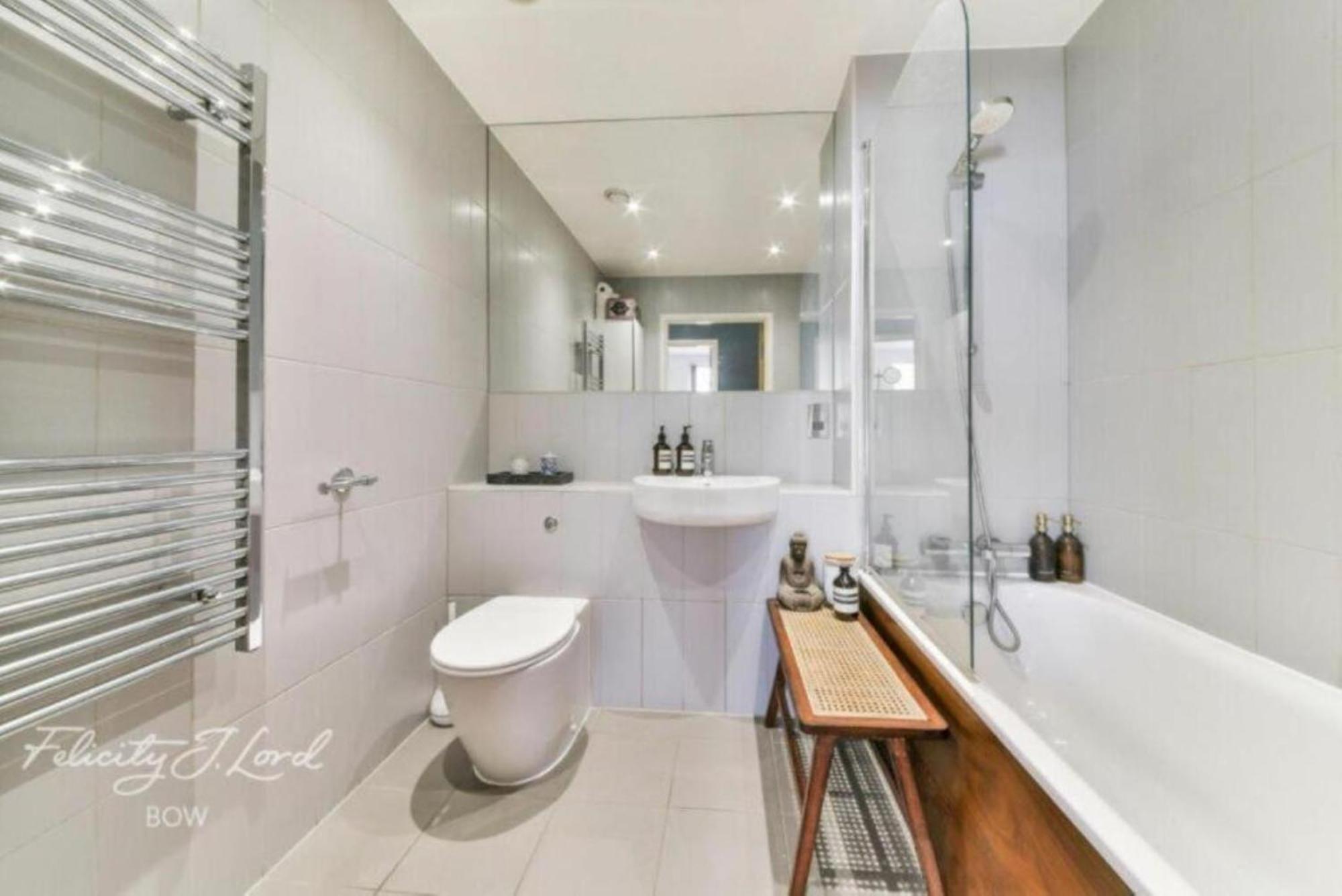 Spacious 2 Bedroom With Balcony Appartement Londres