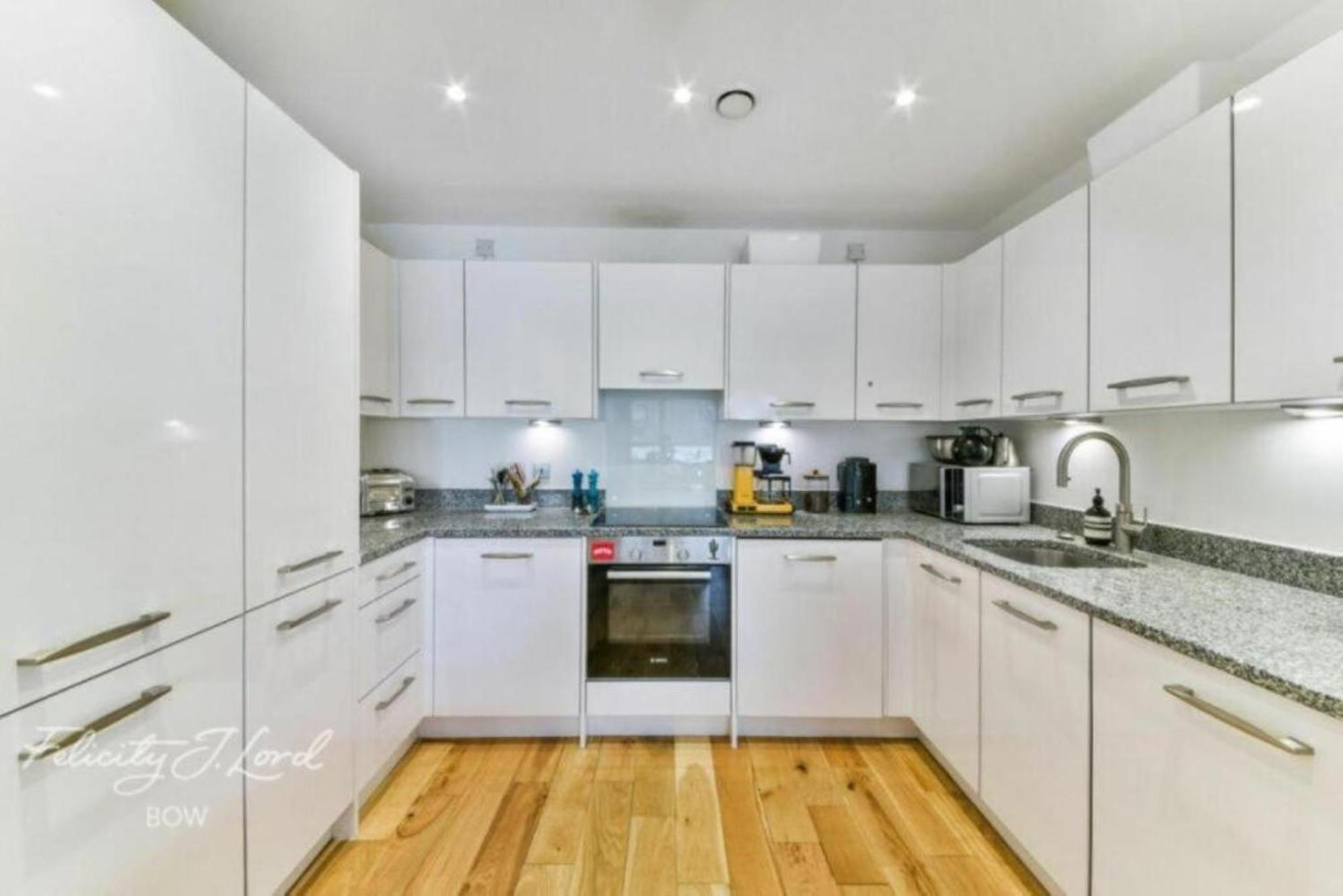 Appartement Spacious 2 Bedroom With Balcony *