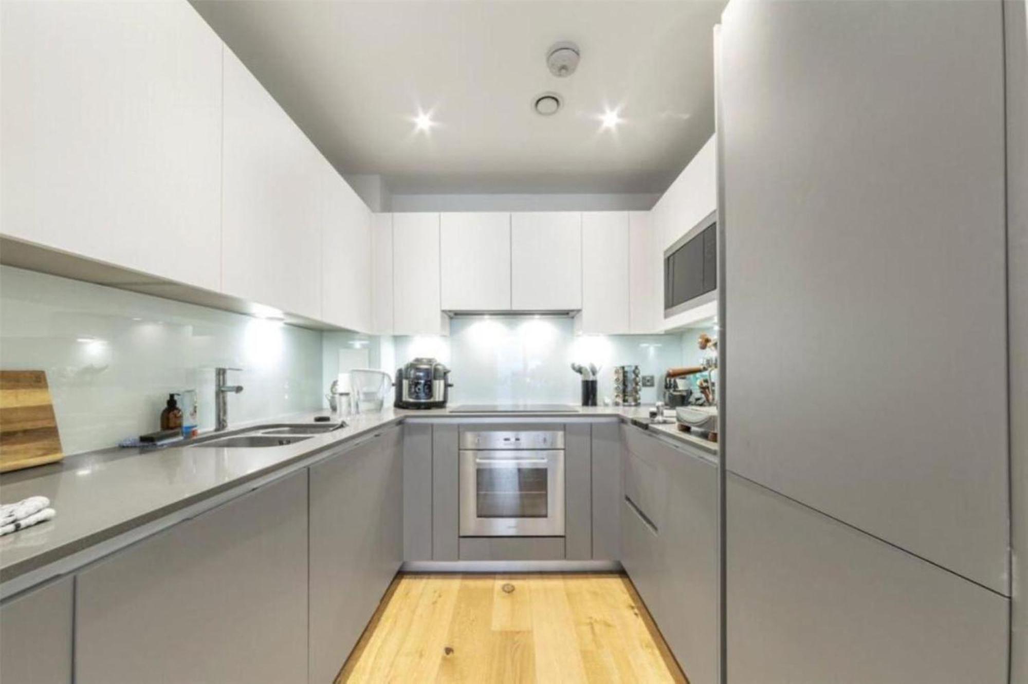 Appartement Beautiful Modern 2 Bedroom With Balcony