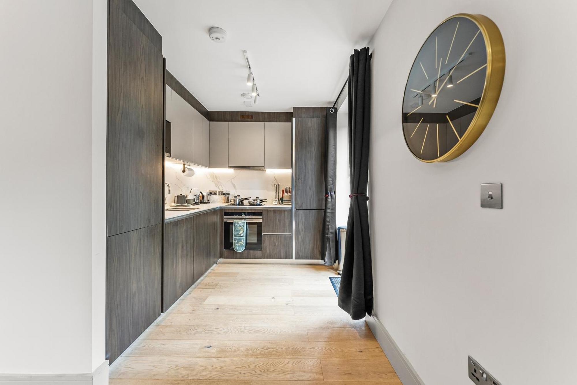 Stunning 2 Bed Flat In - Sleeps 8 -balcony Appartement