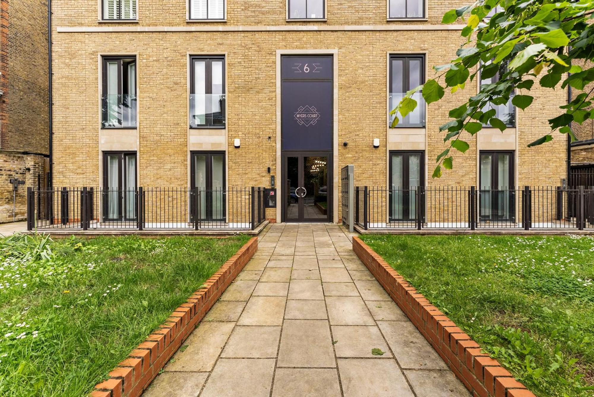 Stunning 2 Bed Flat In - Sleeps 8 -balcony Appartement *