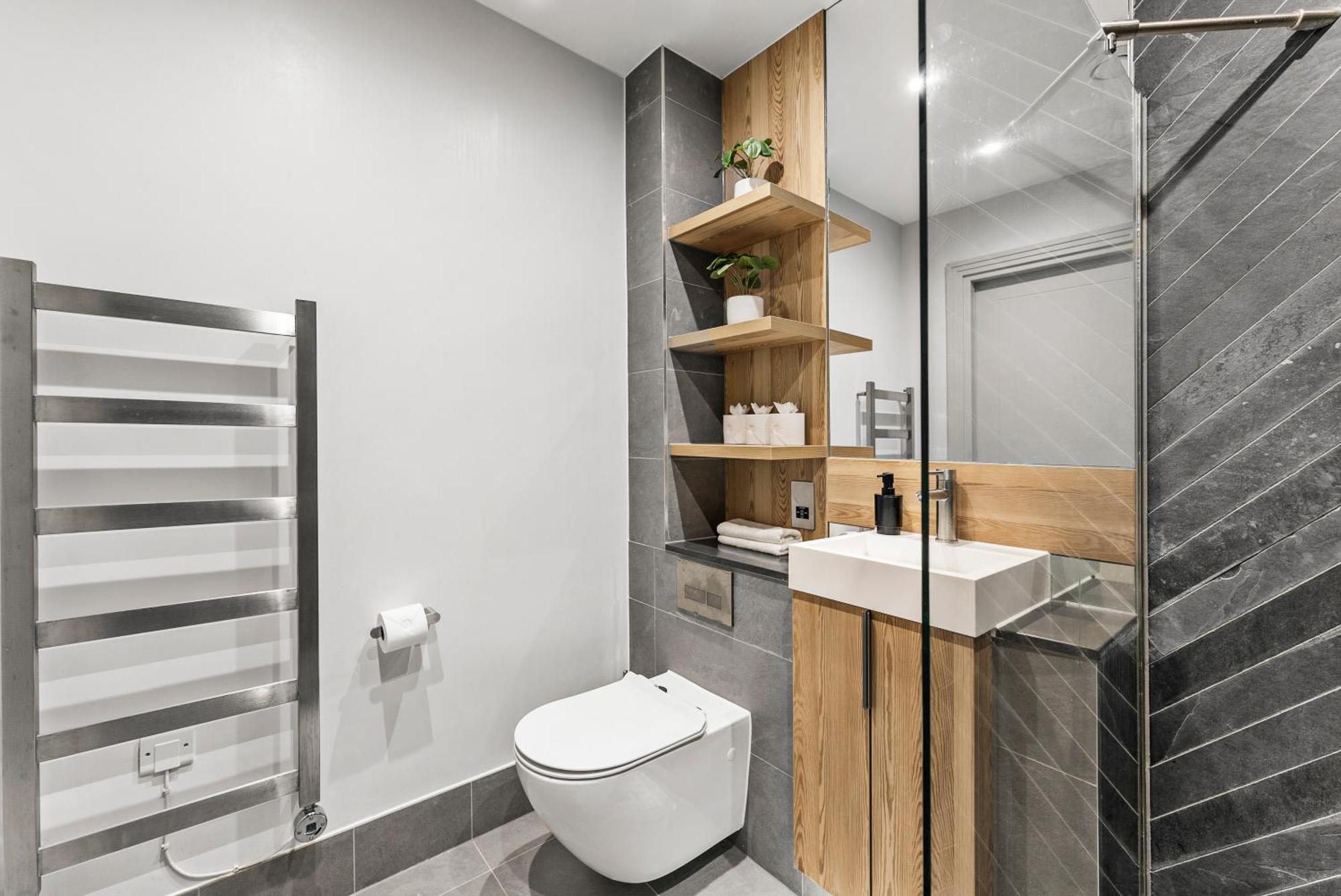 Stunning 2 Bed Flat In - Sleeps 8 -balcony * Londres