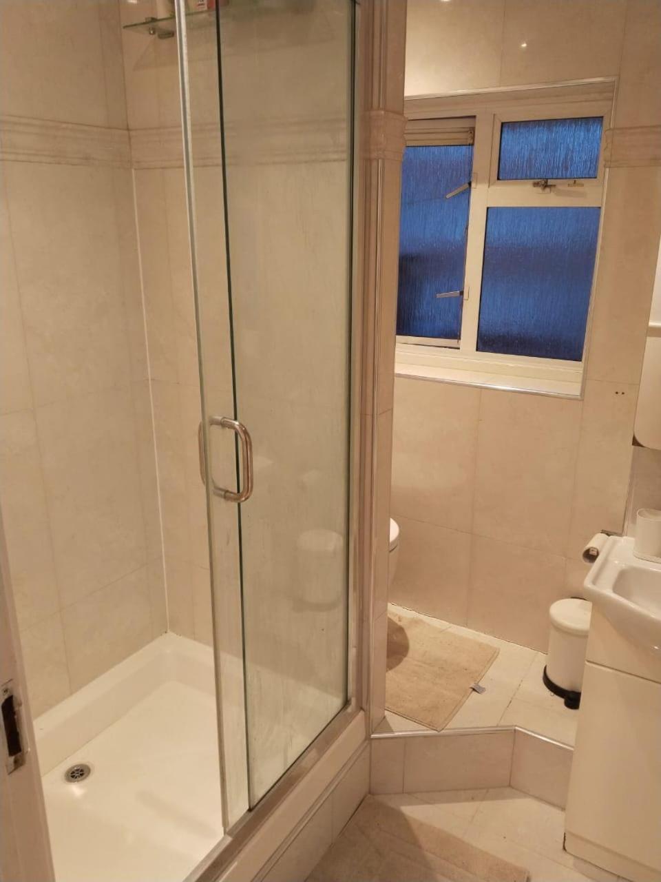 Royal Height - 3 Bed In Wembley * Londres
