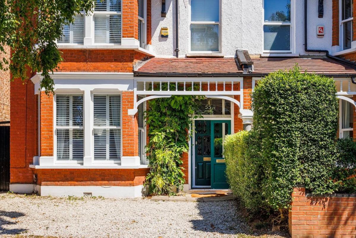 6 Bedroom West Home, Acton, Free Parking , Pool Table , 75 Inch Tv, Sleeps 11 Offers * Londres