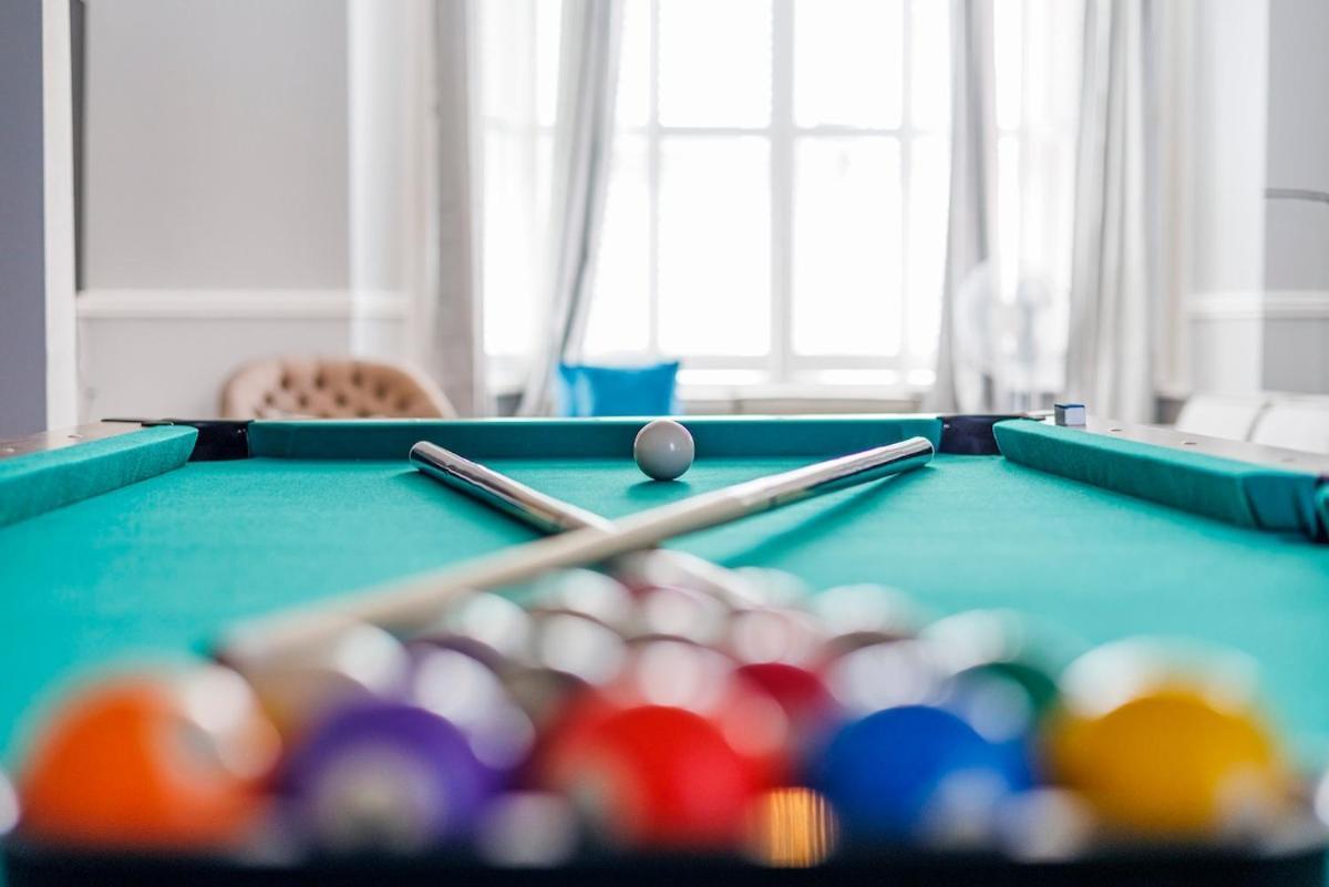 6 Bedroom West Home, Acton, Free Parking , Pool Table , 75 Inch Tv, Sleeps 11 Offers Appartement