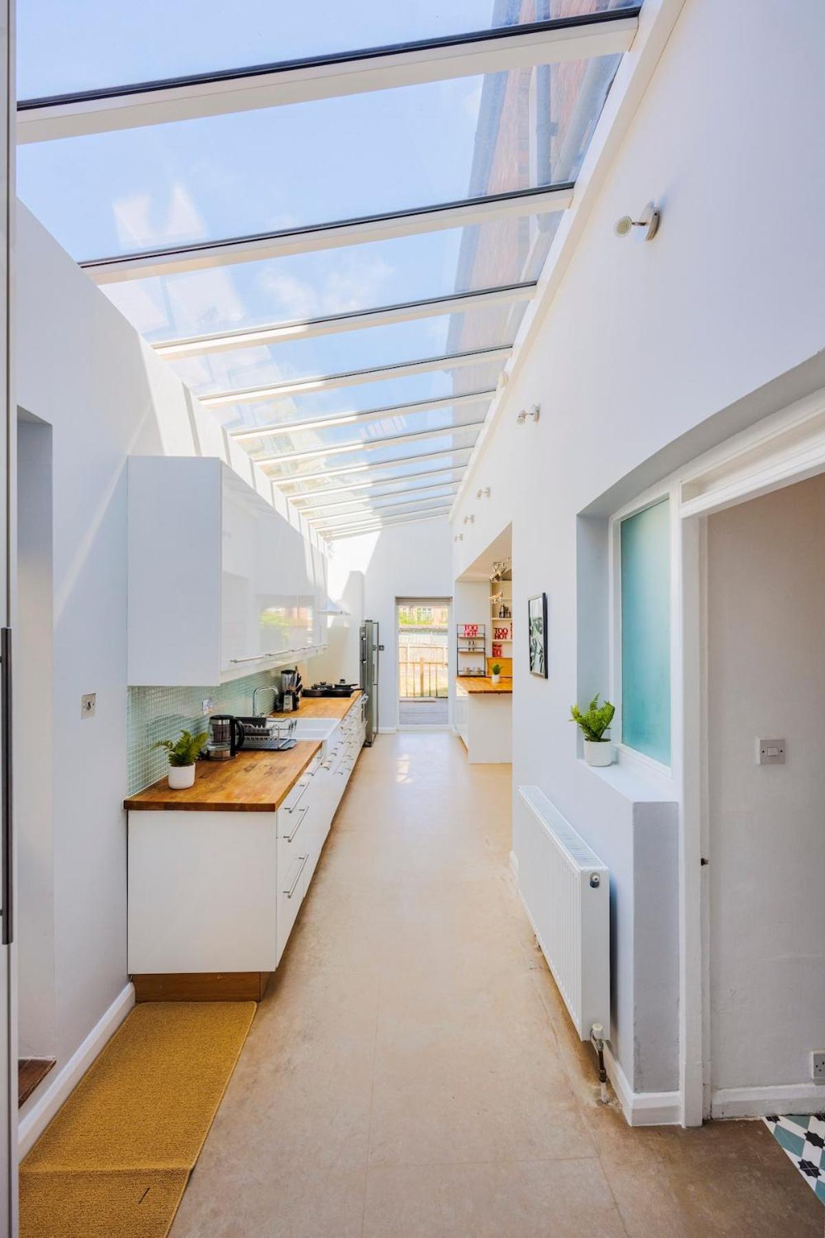 6 Bedroom West Home, Acton, Free Parking , Pool Table , 75 Inch Tv, Sleeps 11 Offers Appartement Londres