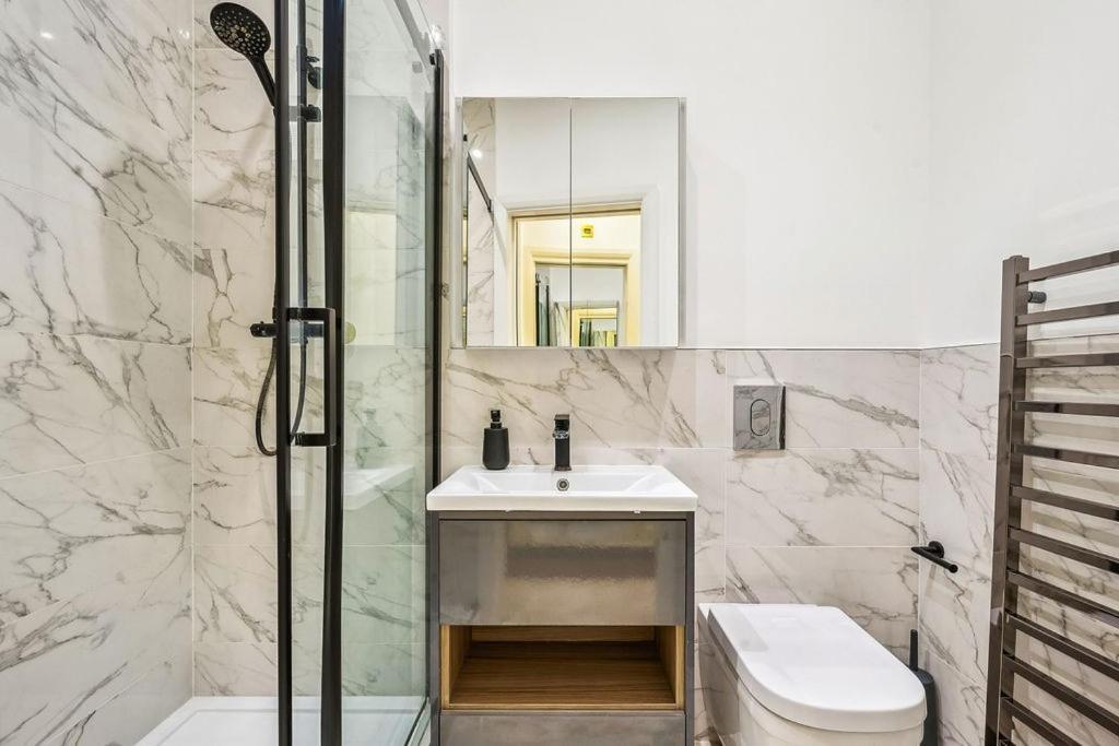 Luxury 2-bed Steps From Oxford Street Apartamento