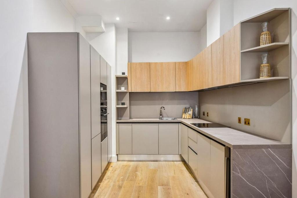 Luxury 2-bed Steps From Oxford Street Appartement
