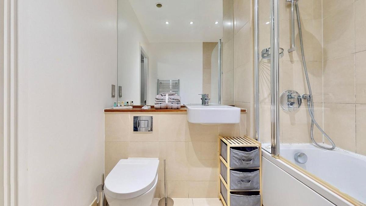 Appartement 10 Mins From Abba Arena With Free Parking *