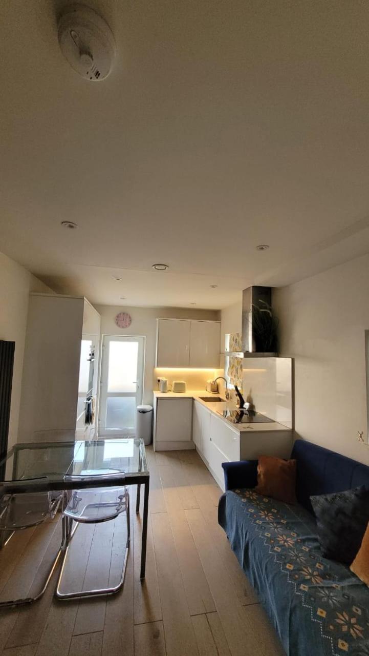 Appartement 1 Bed Within *