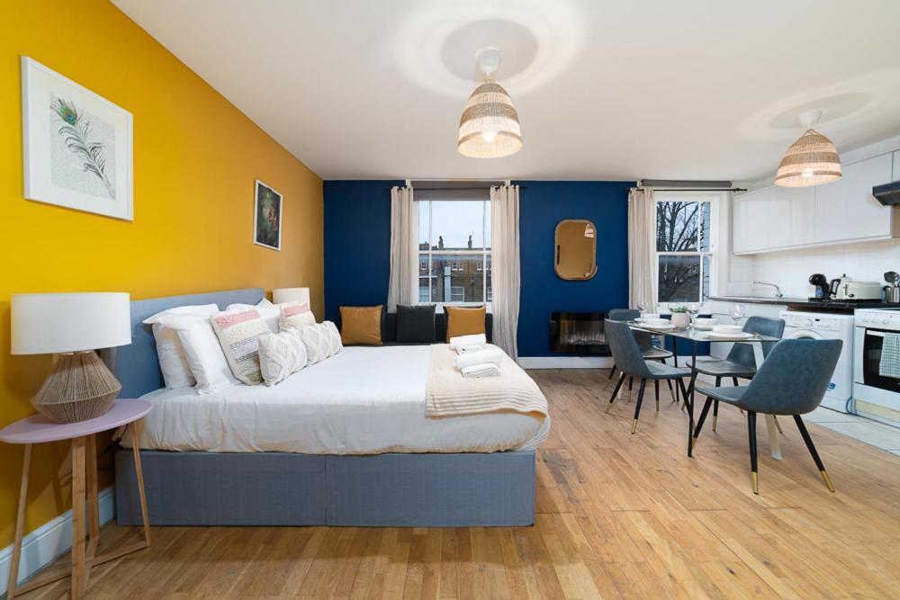 Modern & Cozy Just Steps From Hyde Park Appartement *