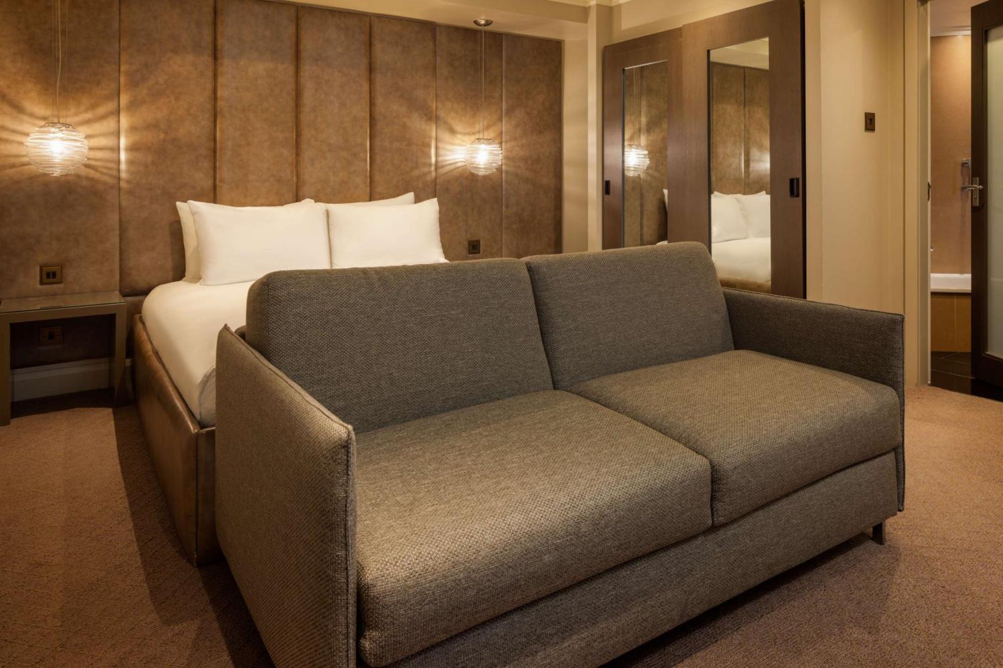 Radisson Blu Hotel, Bloomsbury Hotel 4*