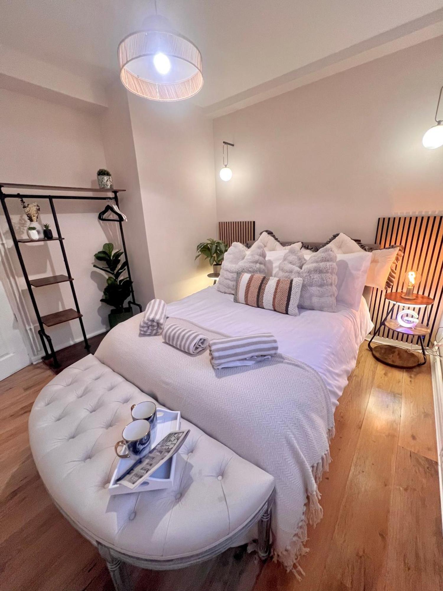 Apartamento 3 Minutes To Tower Of Trendy Shoreditch Recently Refurbished 3 Bedrooms Sleeps 8 Londres