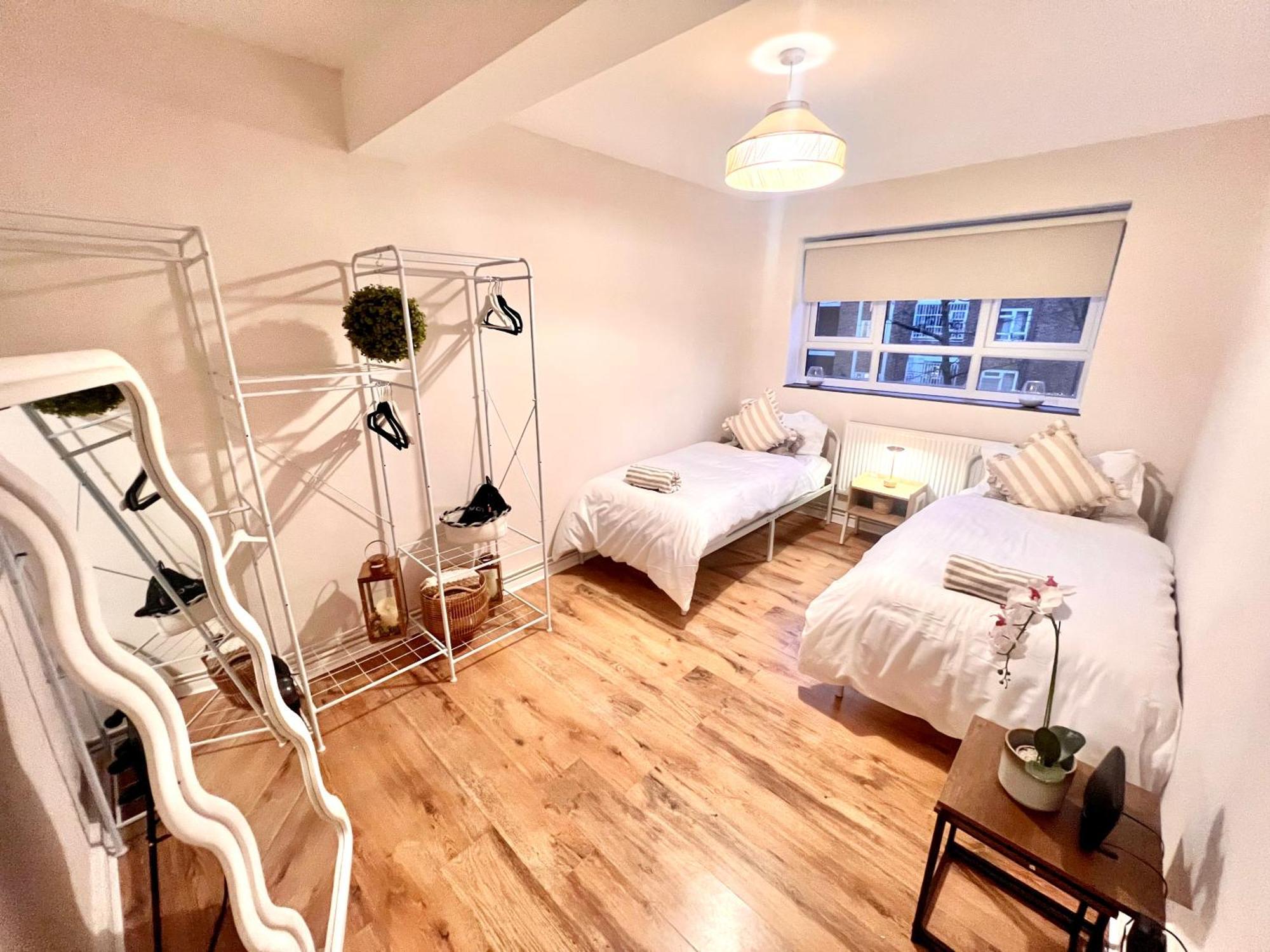 3 Minutes To Tower Of Trendy Shoreditch Recently Refurbished 3 Bedrooms Sleeps 8