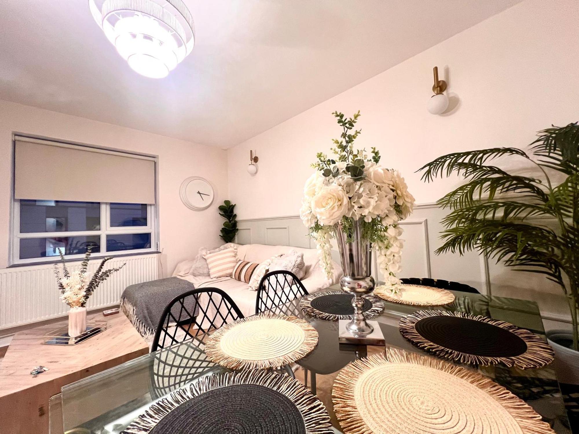 Apartamento 3 Minutes To Tower Of Trendy Shoreditch Recently Refurbished 3 Bedrooms Sleeps 8