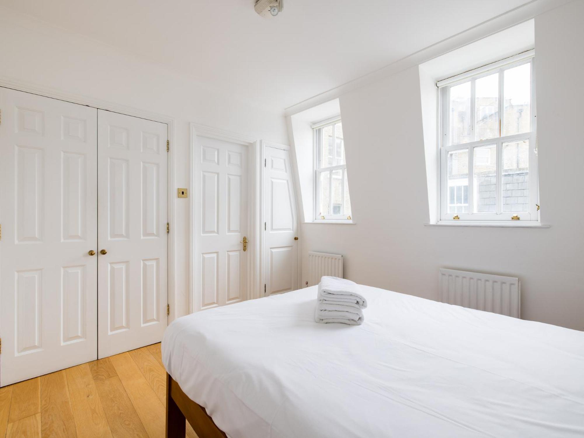 Pass The Keys Stylish 3 Bedroom House In A Quiet Mews By Tube London