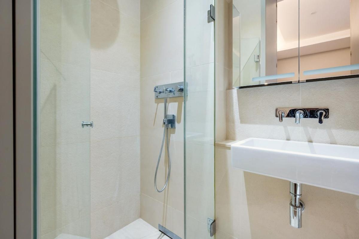 Three Bedroom, Leicester Square Duplex Londres