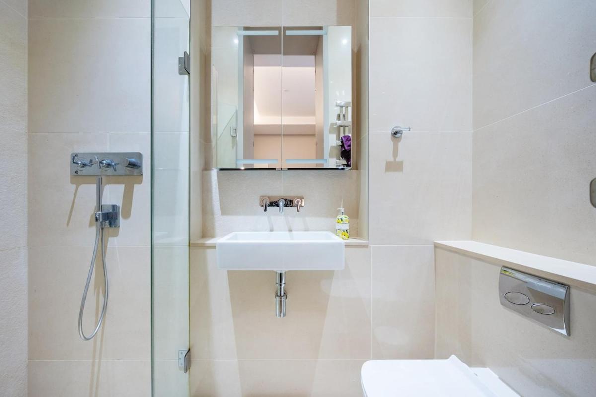 Three Bedroom, Leicester Square Duplex Hébergement de vacances *
