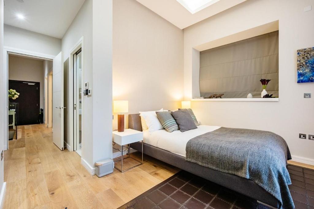 Three Bedroom, Leicester Square Duplex Londres