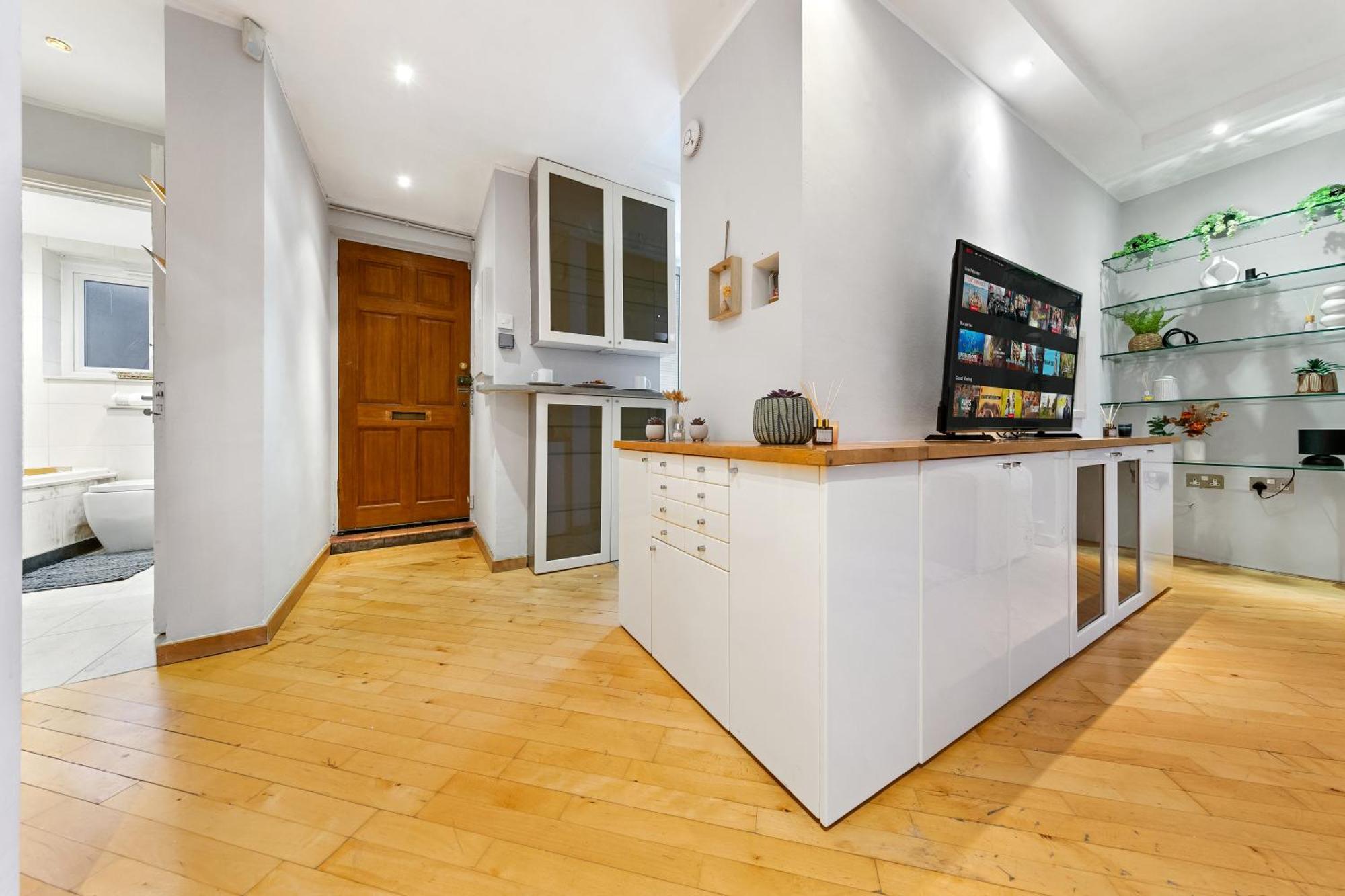 Elegant Retreat - Sleeps 6 - Close To Putney & Stamford Bridge