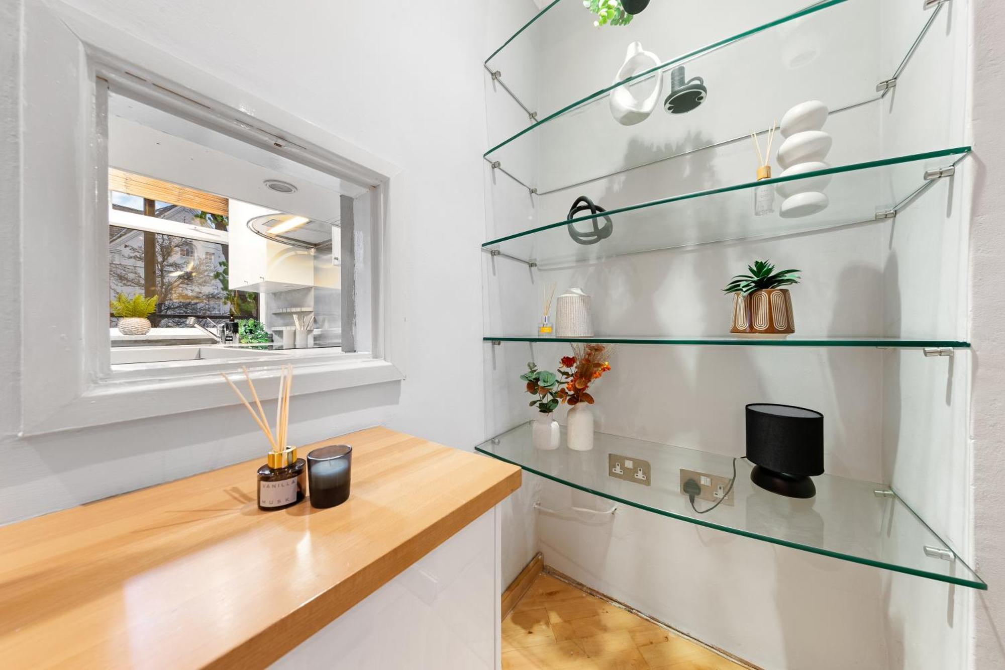 Elegant Retreat - Sleeps 6 - Close To Putney & Stamford Bridge Appartement Londen