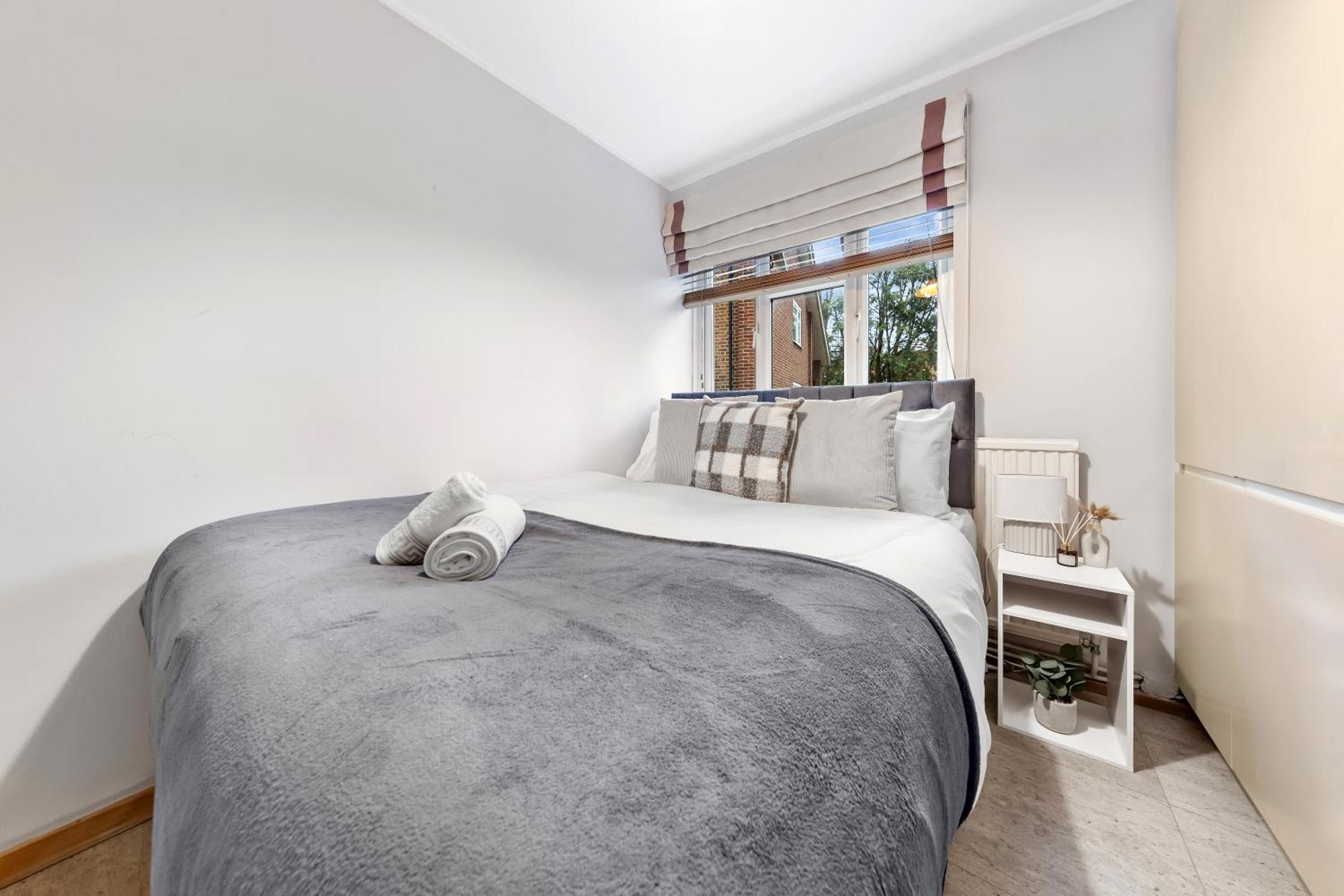 Elegant Retreat - Sleeps 6 - Close To Putney & Stamford Bridge Londen