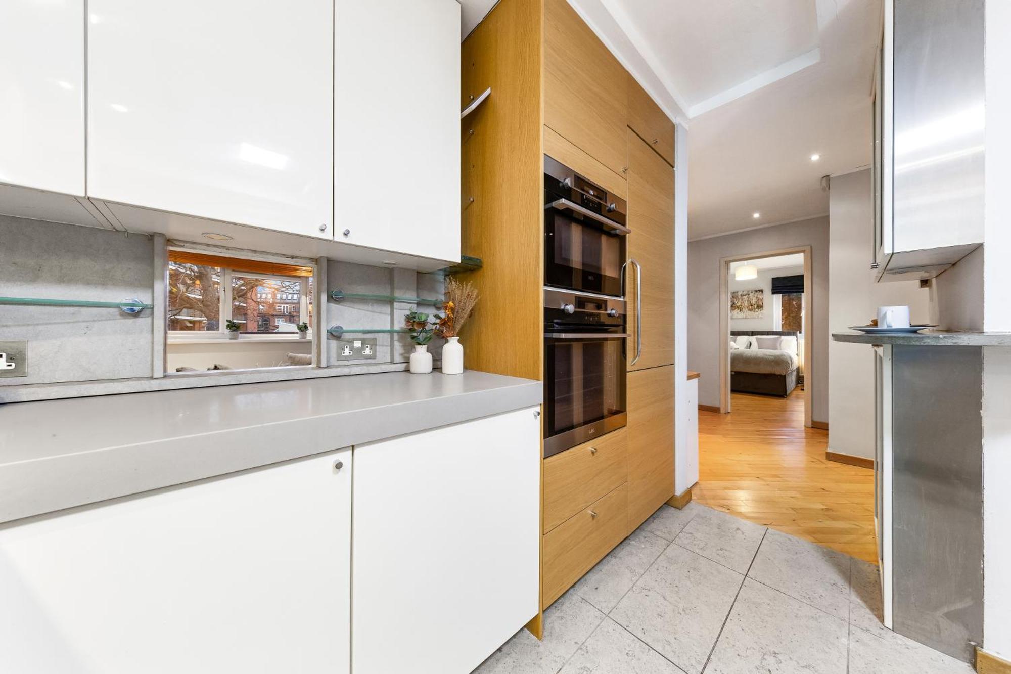 Elegant Retreat - Sleeps 6 - Close To Putney & Stamford Bridge Appartement Londen
