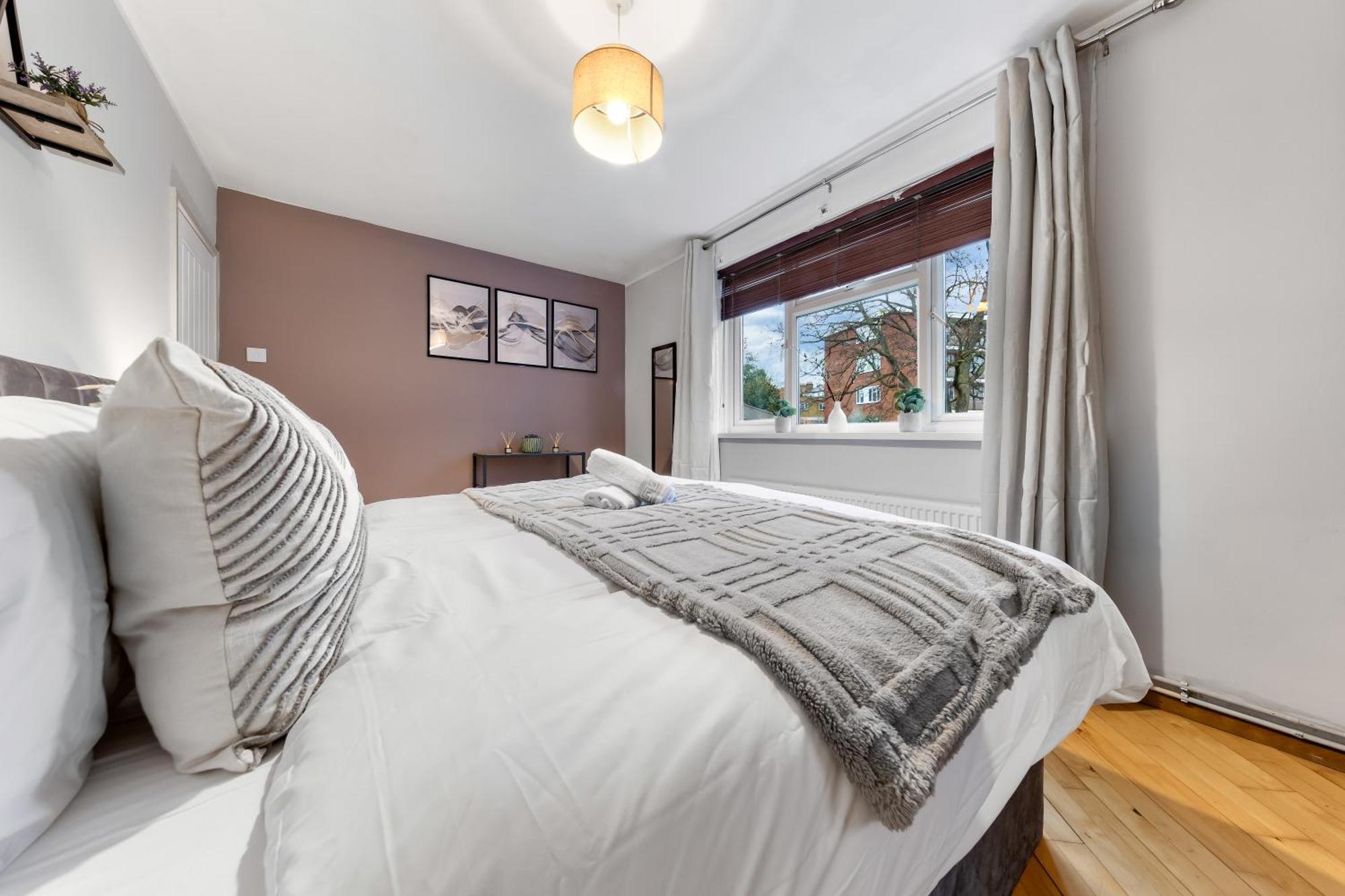 Elegant Retreat - Sleeps 6 - Close To Putney & Stamford Bridge Londen