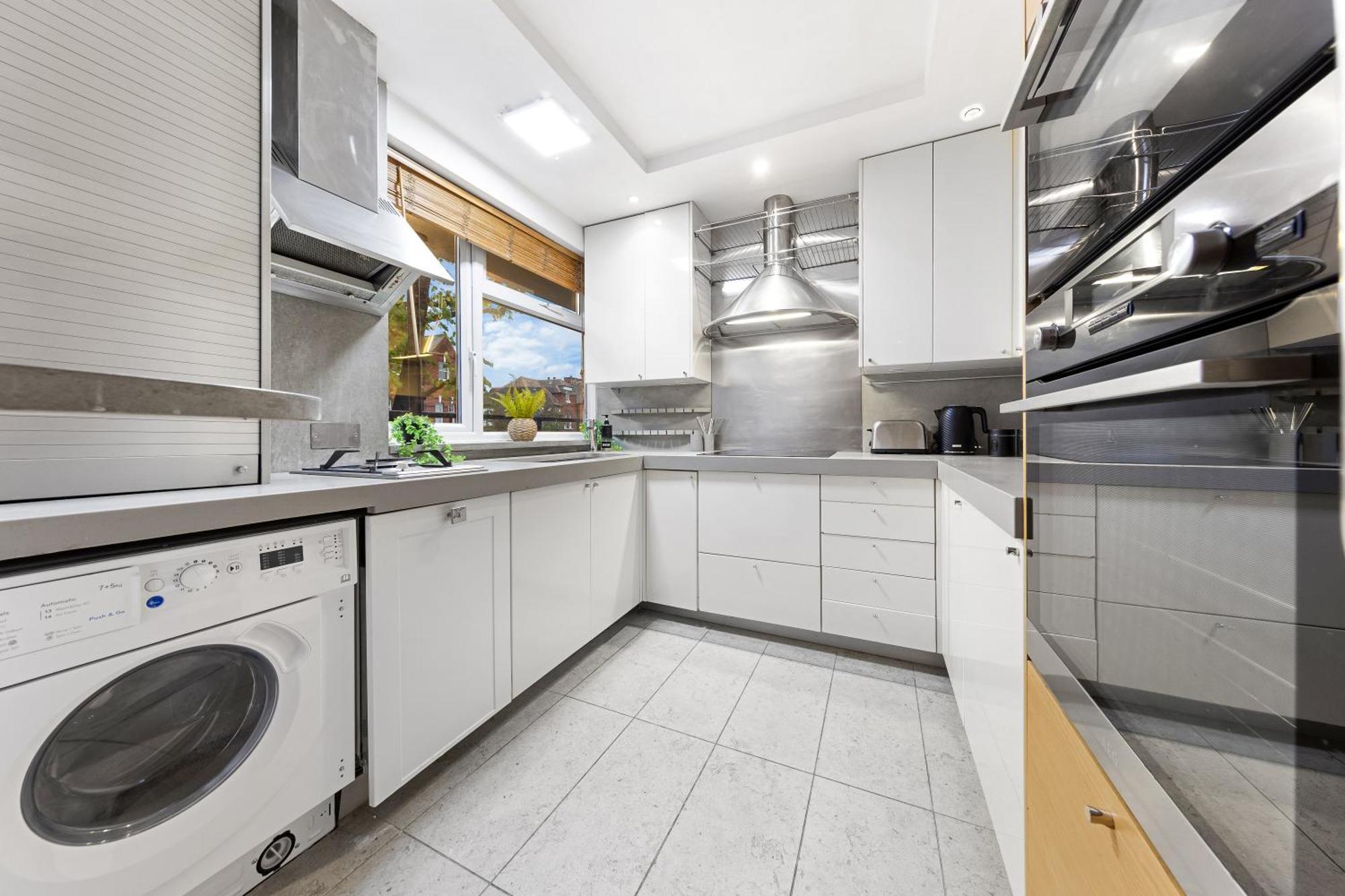 Elegant Retreat - Sleeps 6 - Close To Putney & Stamford Bridge Londen