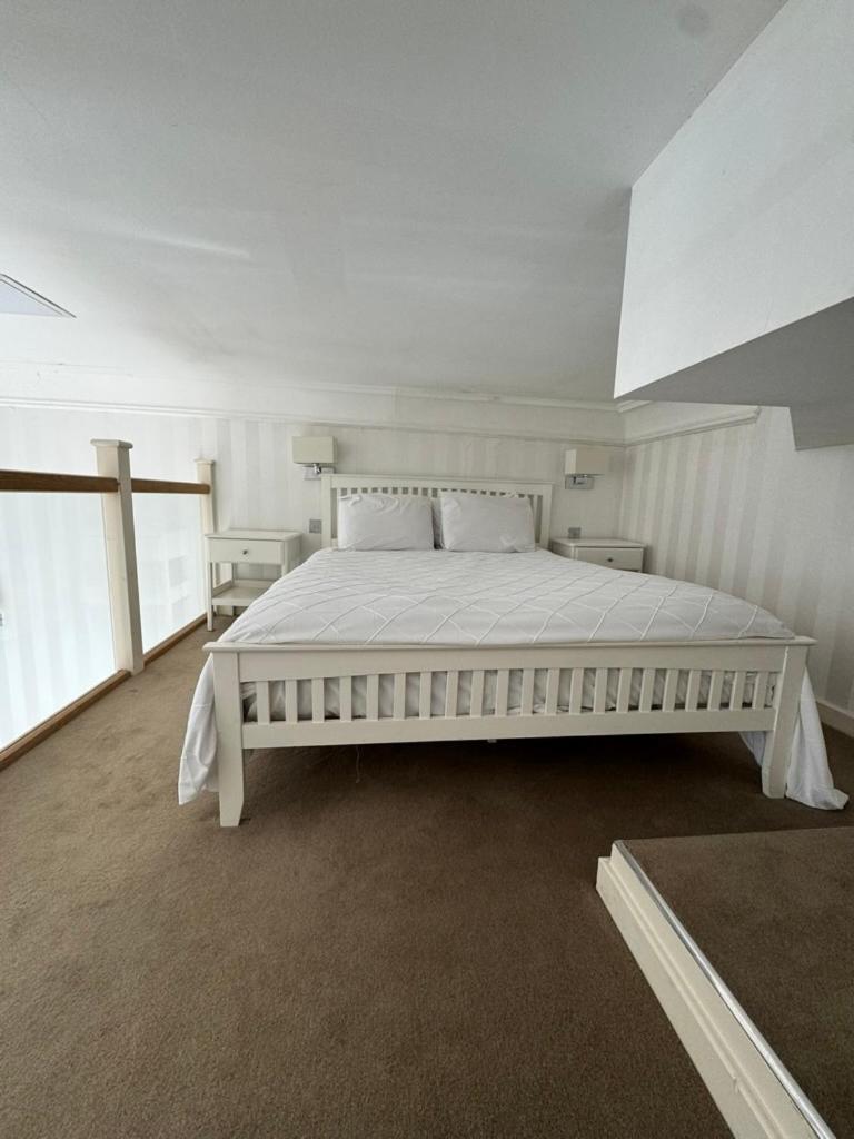 Luxury Mezzanine In Kensington / Earls Court Garden Square Londres