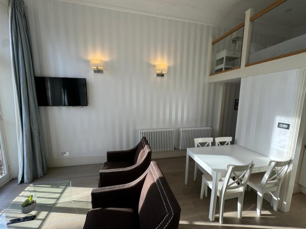 Luxury Mezzanine In Kensington / Earls Court Garden Square Appartement Londres