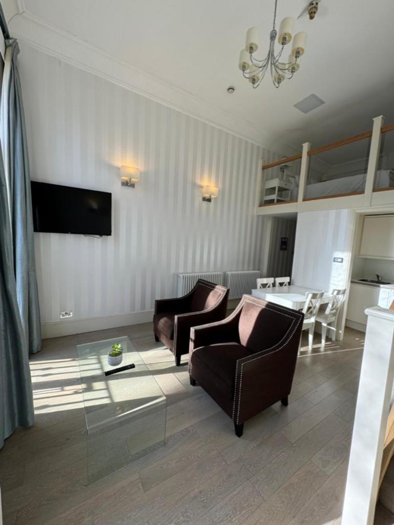 Luxury Mezzanine In Kensington / Earls Court Garden Square Appartement