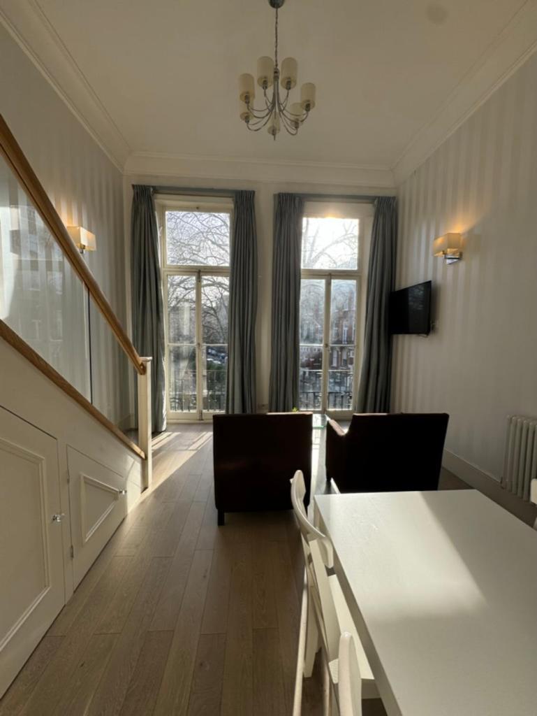 Luxury Mezzanine In Kensington / Earls Court Garden Square Appartement
