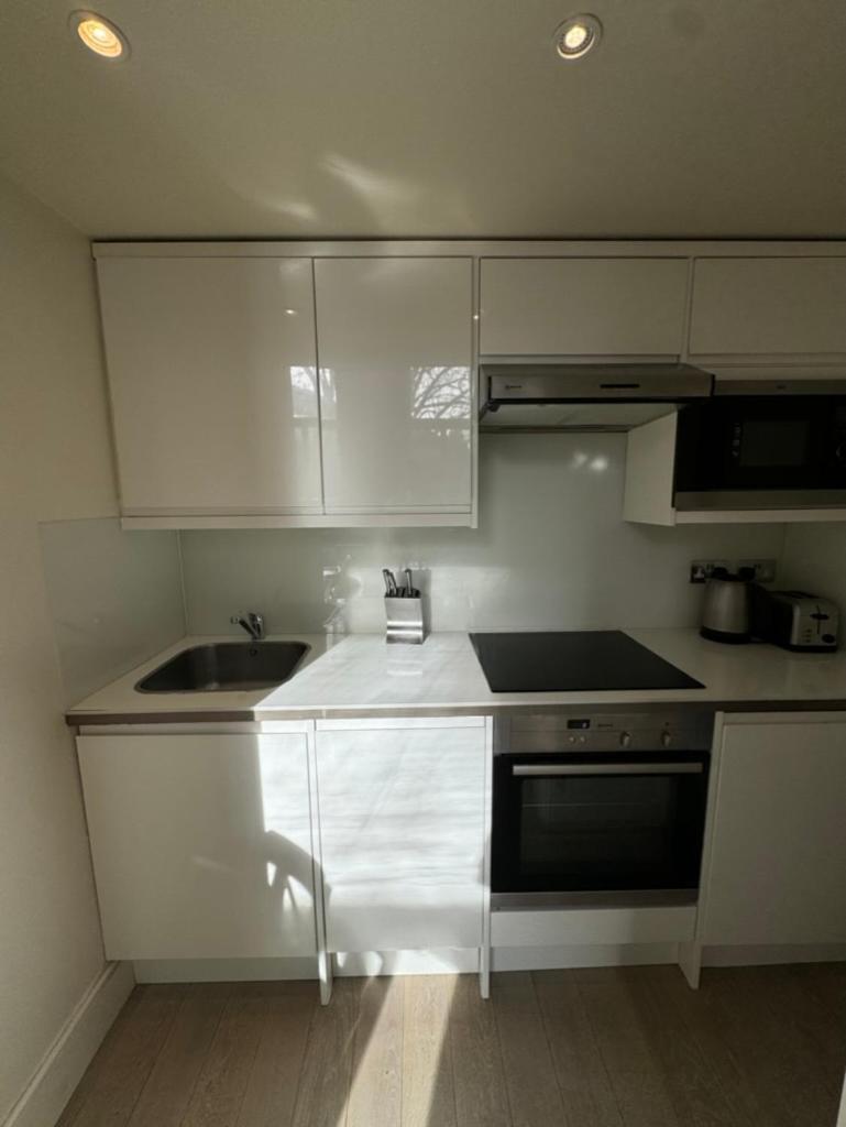 Luxury Mezzanine In Kensington / Earls Court Garden Square *