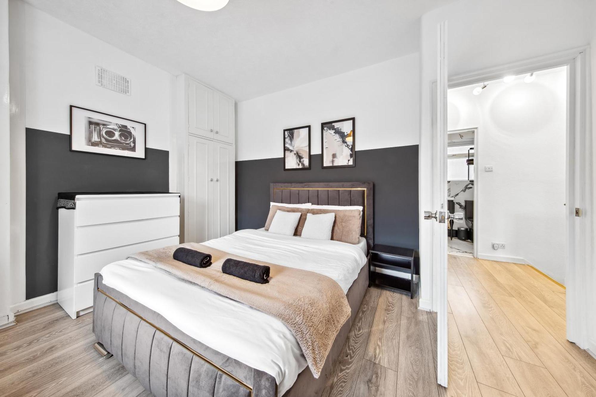 Luxe Jacuzzi - Sleeps 7 - Putney Bridge Hébergement de vacances *