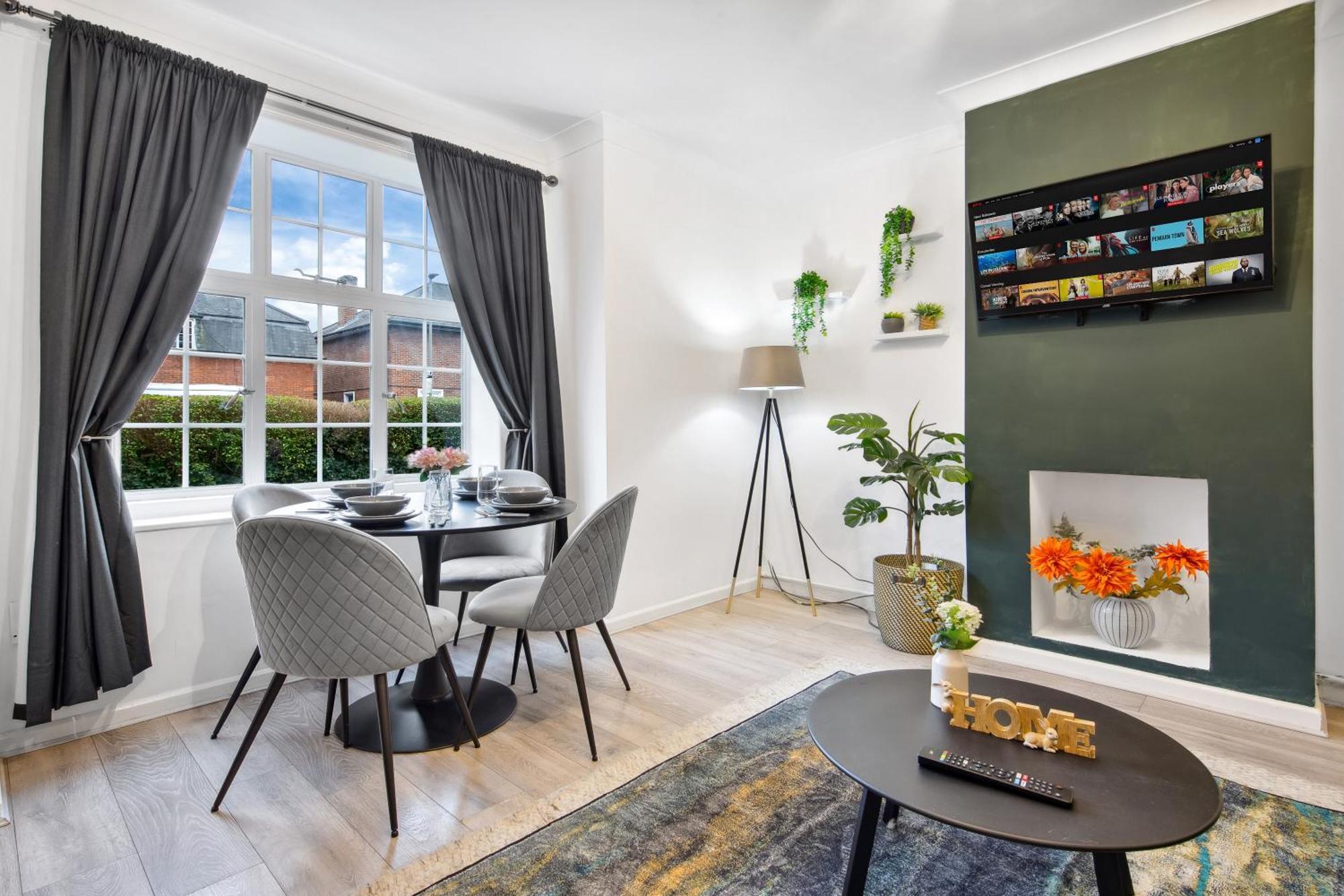 Luxe Jacuzzi - Sleeps 7 - Putney Bridge Hébergement de vacances *