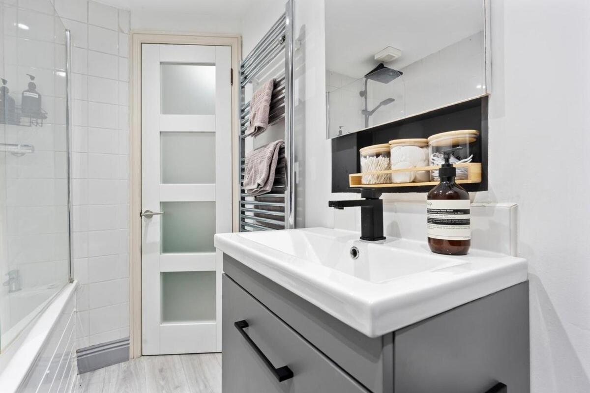 Appartement Cozy And Quiet 2 Minutes Walk From Main Street Flat W Garden Londres