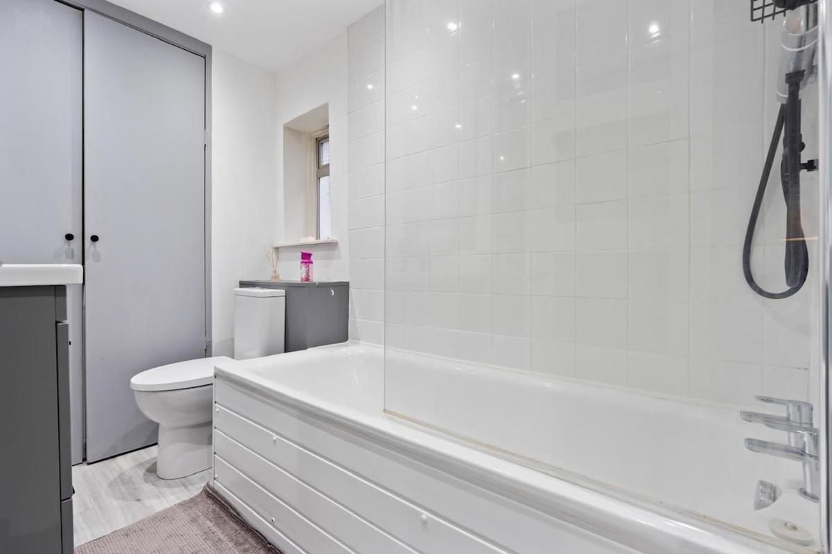 Cozy And Quiet 2 Minutes Walk From Main Street Flat W Garden *