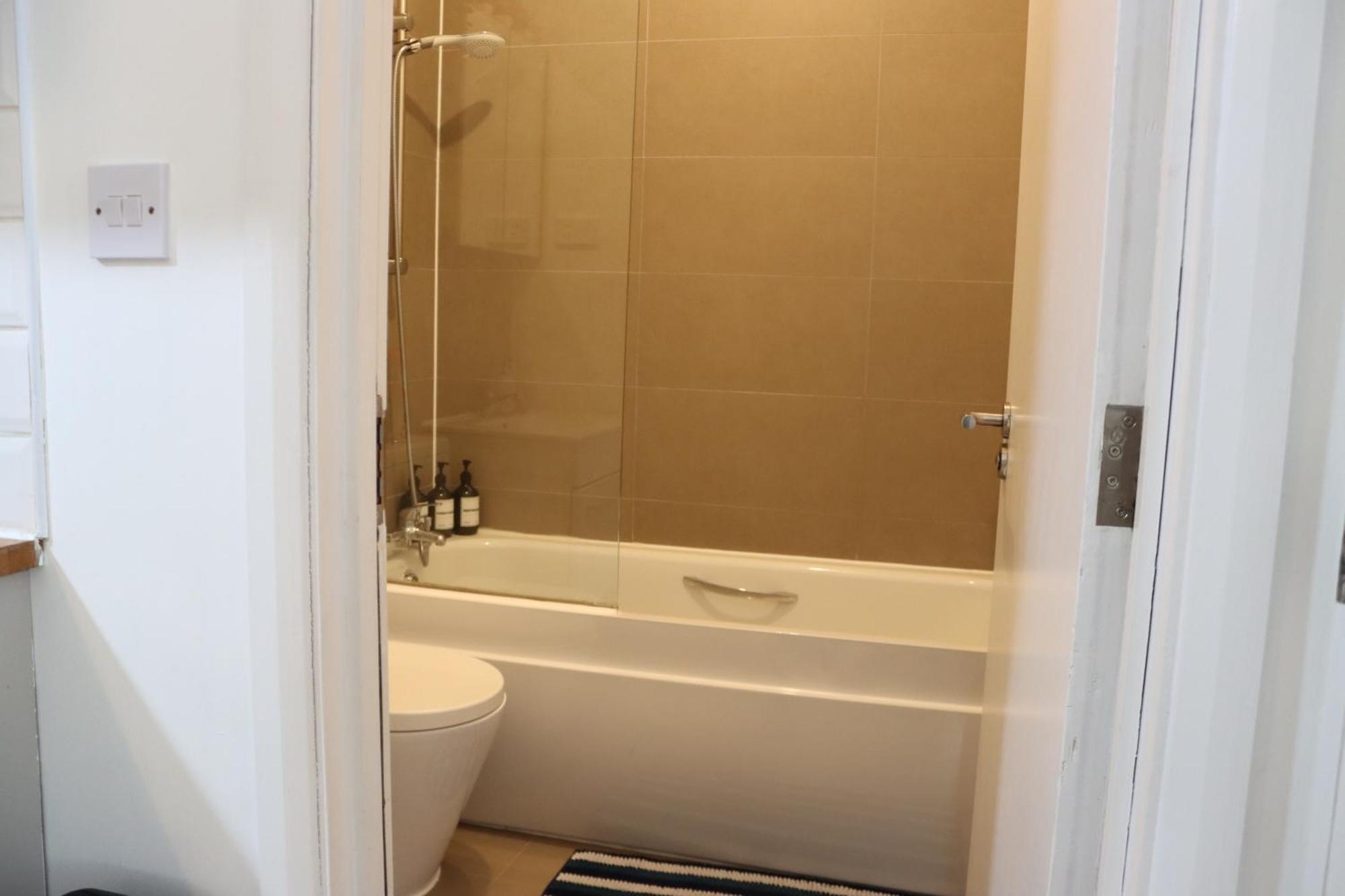 Stylish - Private Bathroom, 15mins To London! Appartement