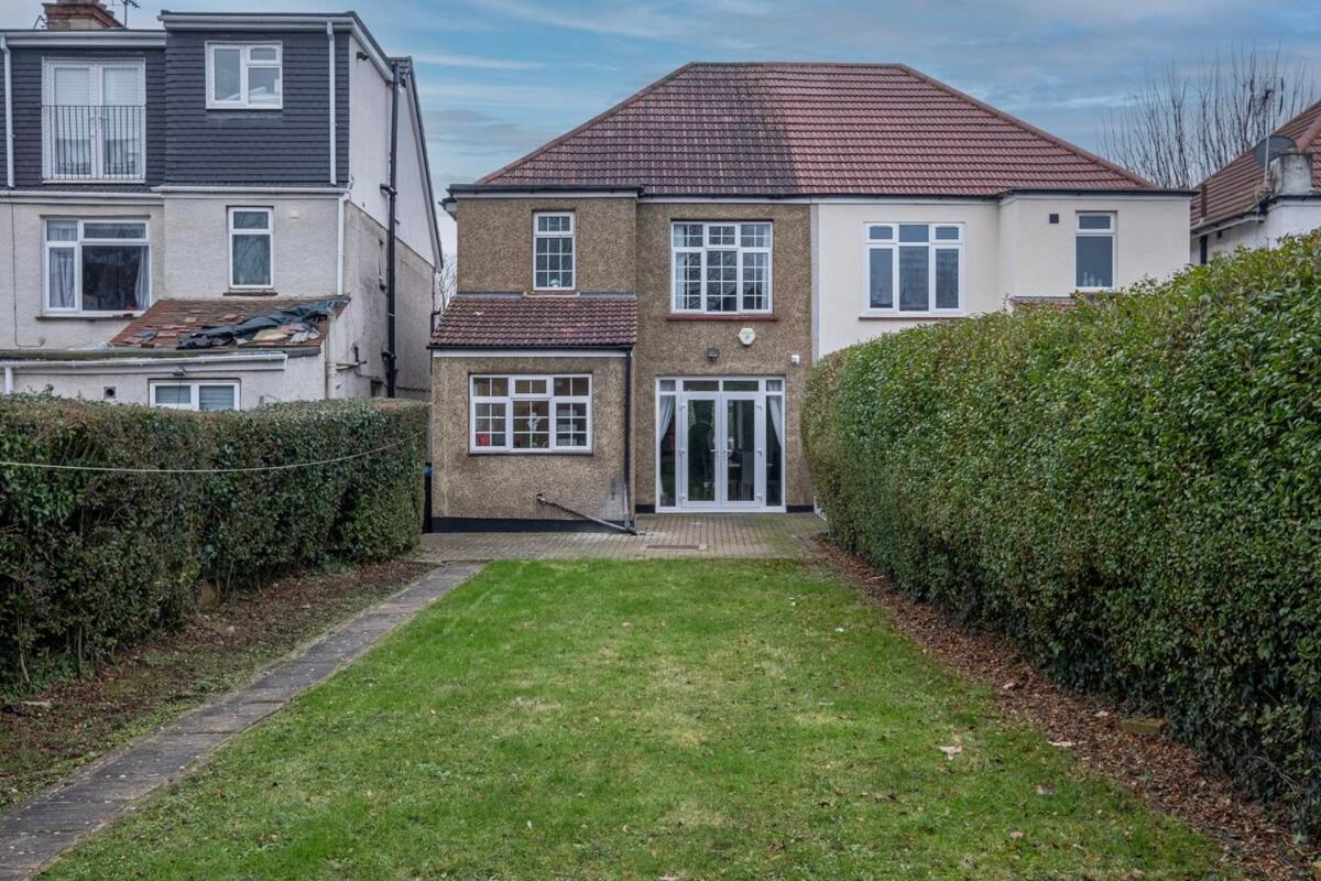 Stylish 3br House Close To Wembley Stadium And Arena Hébergement de vacances