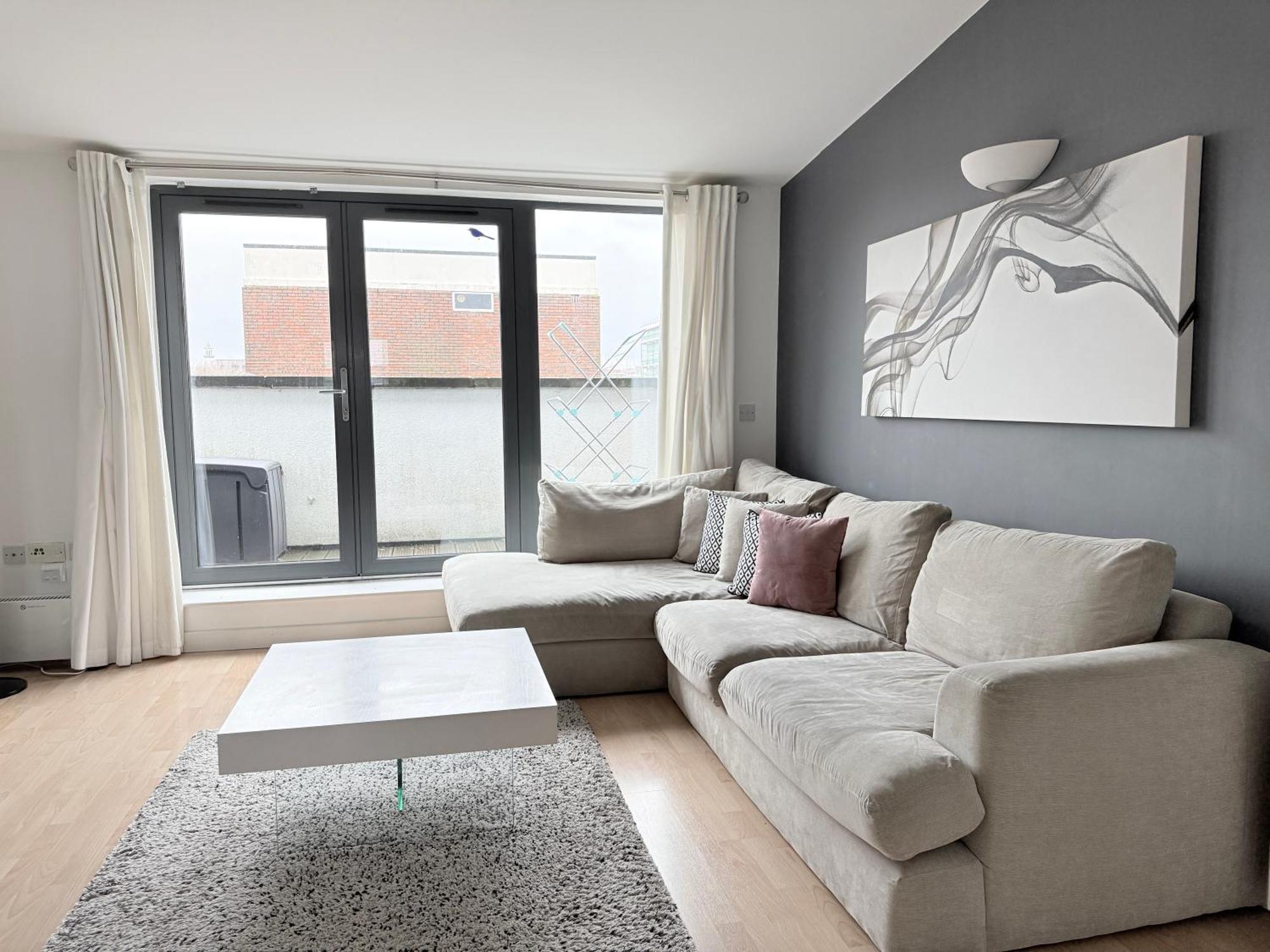 Spacious 2 Bedroom Flat, Near Kings Cross, Location *