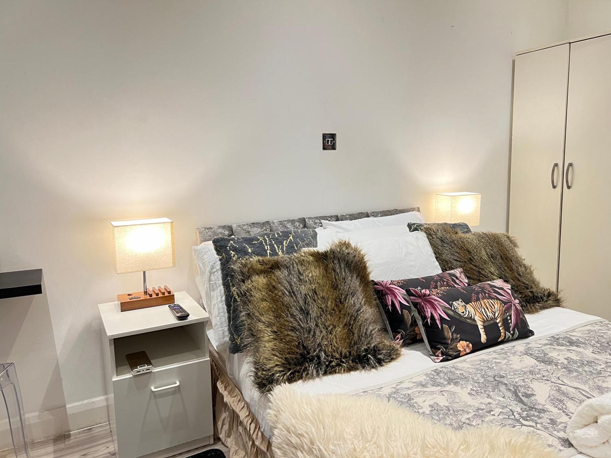 Monroe - Entire In - Prime Location London