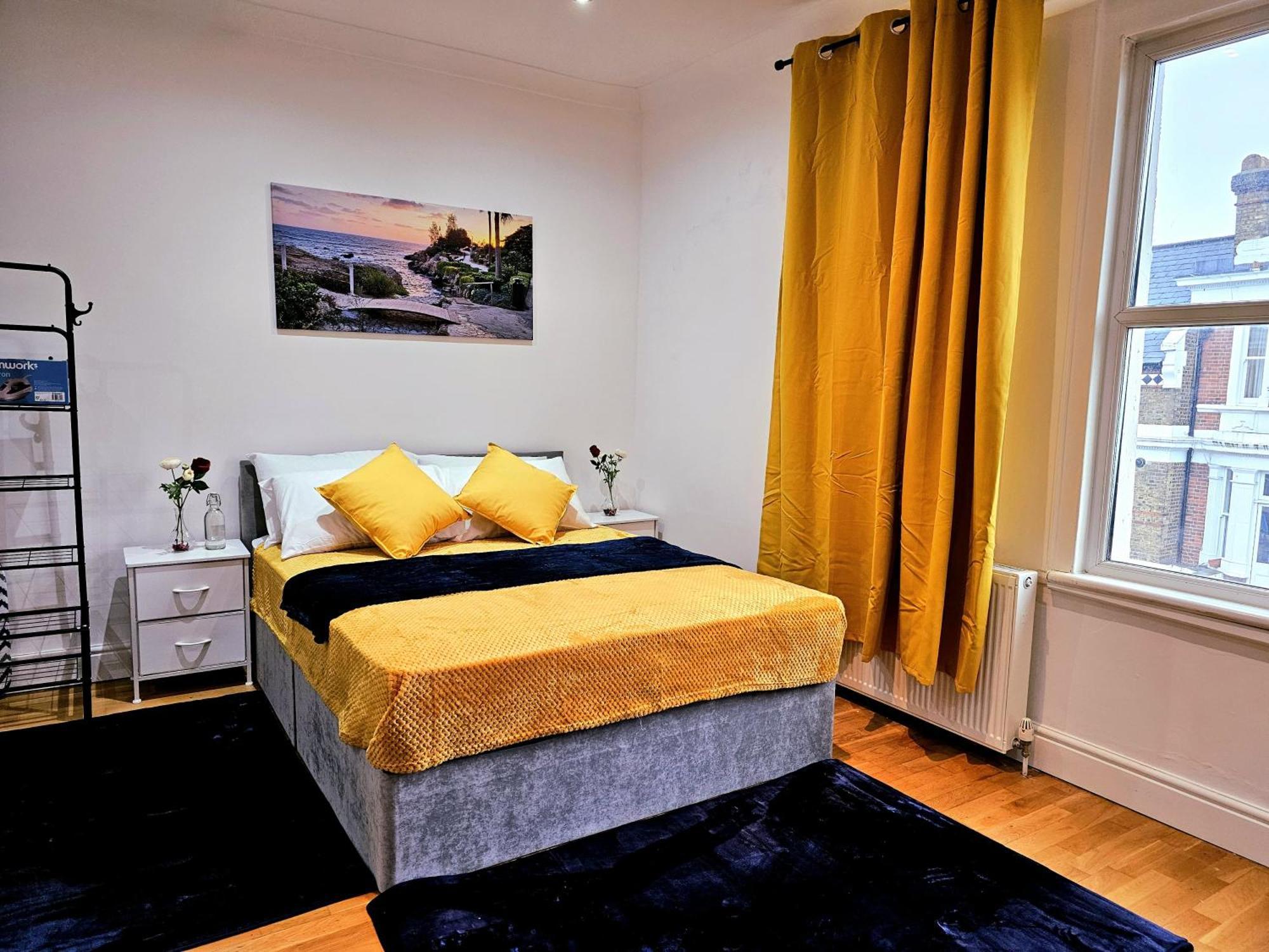 Elegant Spacious Flat Apartment