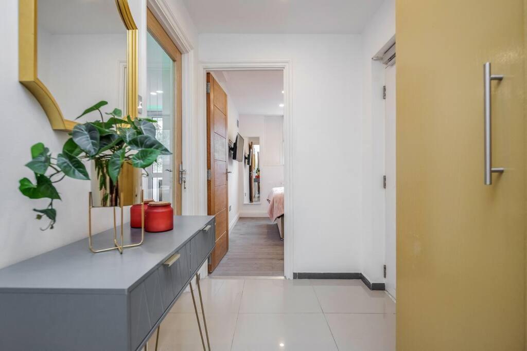 Lovely 2-bedroom With Balcony And Park View Apartamento *