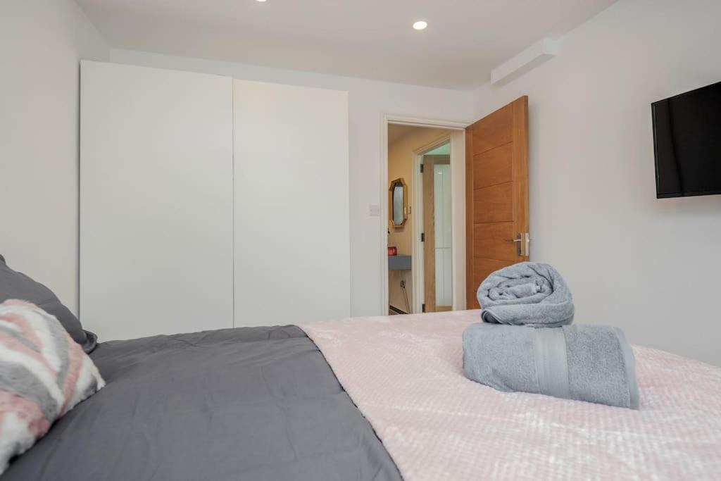 Lovely 2-bedroom With Balcony And Park View Apartamento
