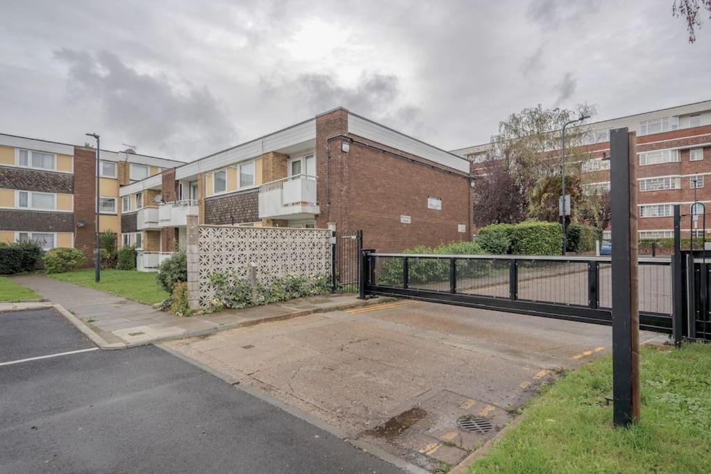 Lovely 2-bedroom With Balcony And Park View Apartamento *