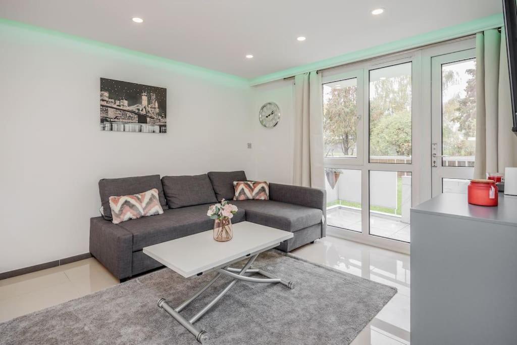 Lovely 2-bedroom With Balcony And Park View Apartamento *