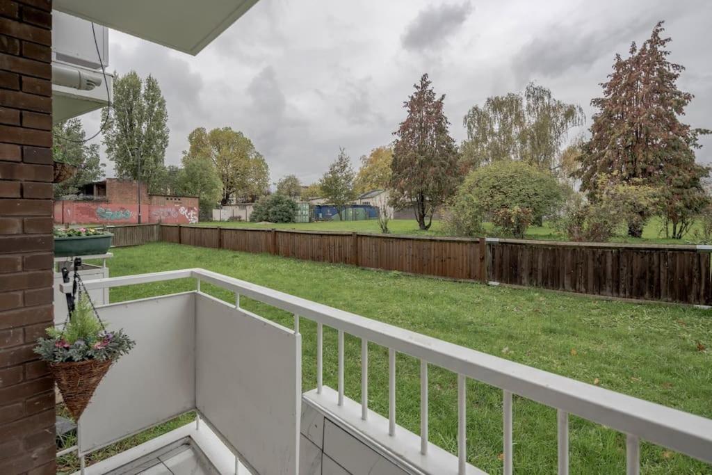 Apartamento Lovely 2-bedroom With Balcony And Park View *